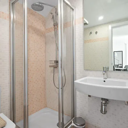 Geweldig Penthouse Met Ruim Terras En Zeezicht - Prive Jacuzzi Estepona