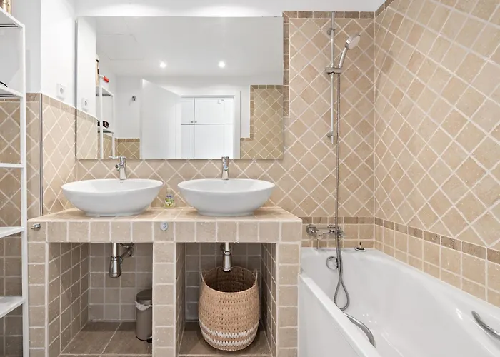 Sea View & Mountain View With Private Jacuzzi - Sunset Golf, 아파트 *