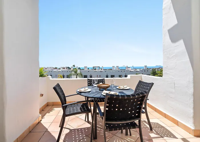 Sea View & Mountain View With Private Jacuzzi - Sunset Golf, 아파트 에스테포나