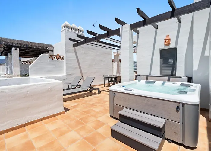 아파트 Sea View & Mountain View With Private Jacuzzi - Sunset Golf, 에스테포나