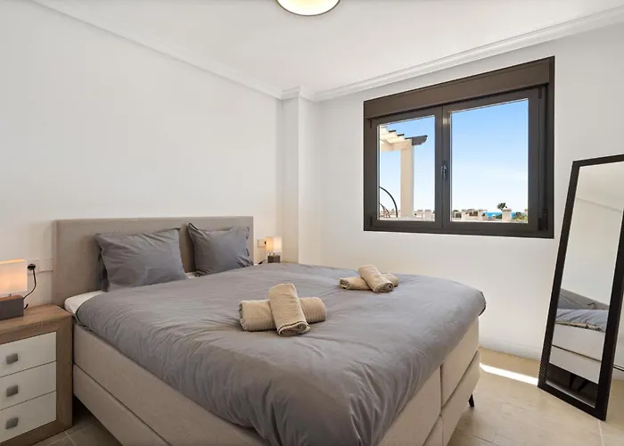 Sea View & Mountain View With Private Jacuzzi - Sunset Golf, * 에스테포나