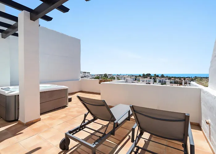 아파트 Sea View & Mountain View With Private Jacuzzi - Sunset Golf, 에스테포나