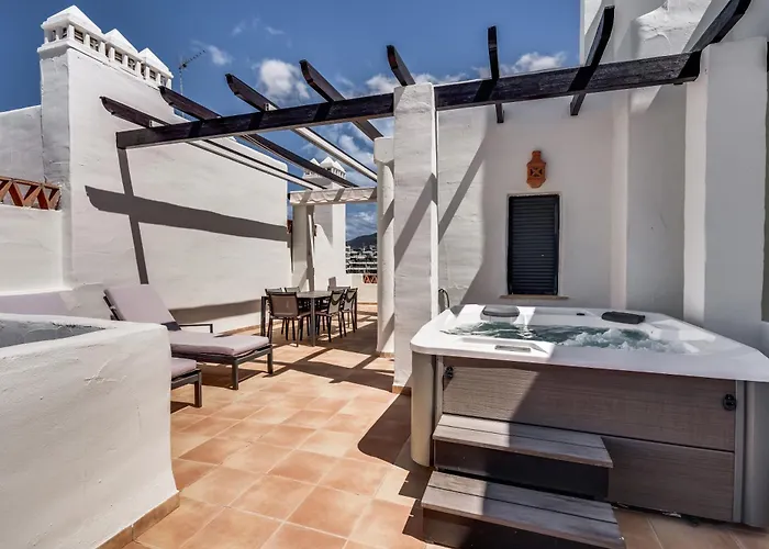 아파트 Sea View & Mountain View With Private Jacuzzi - Sunset Golf, 에스테포나